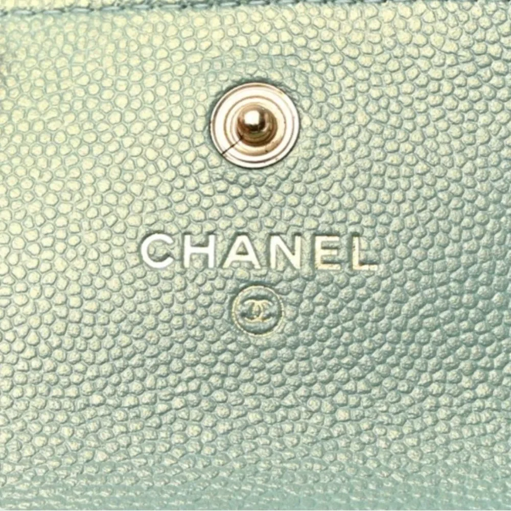 *CHANEL* 2021 Iridescent Mint Green 🌟Caviar🌟 Quilted Pearl Micro WOC - Picture 5 of 10
